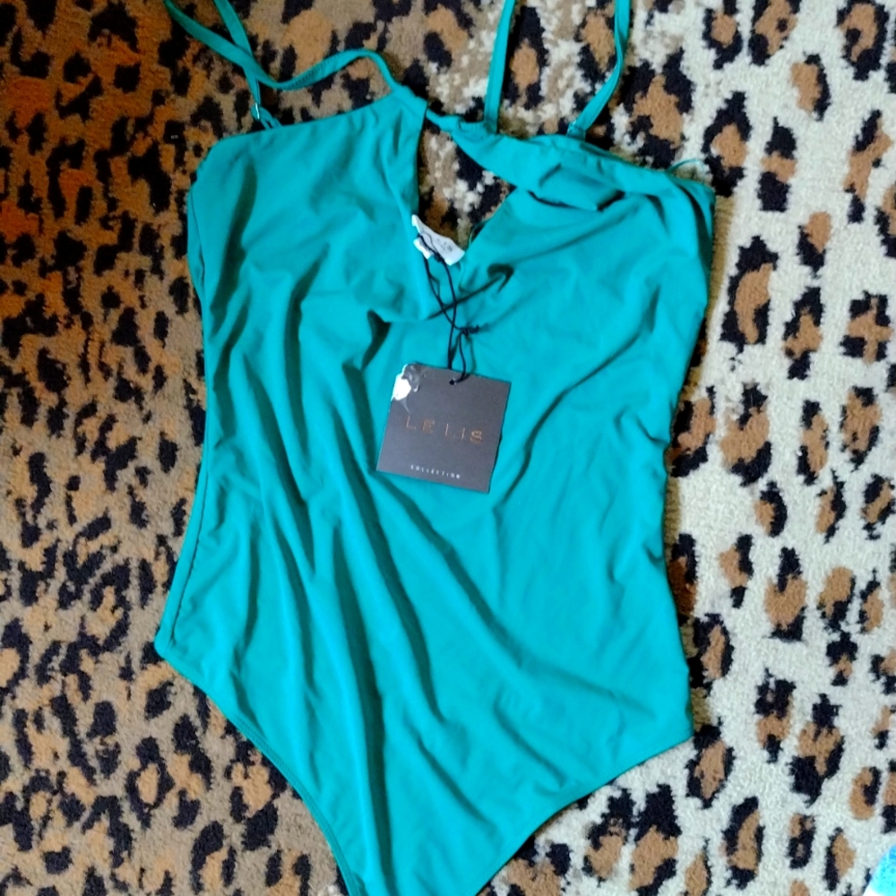 Le Lis collections emerald green smooth strappy bodysuit